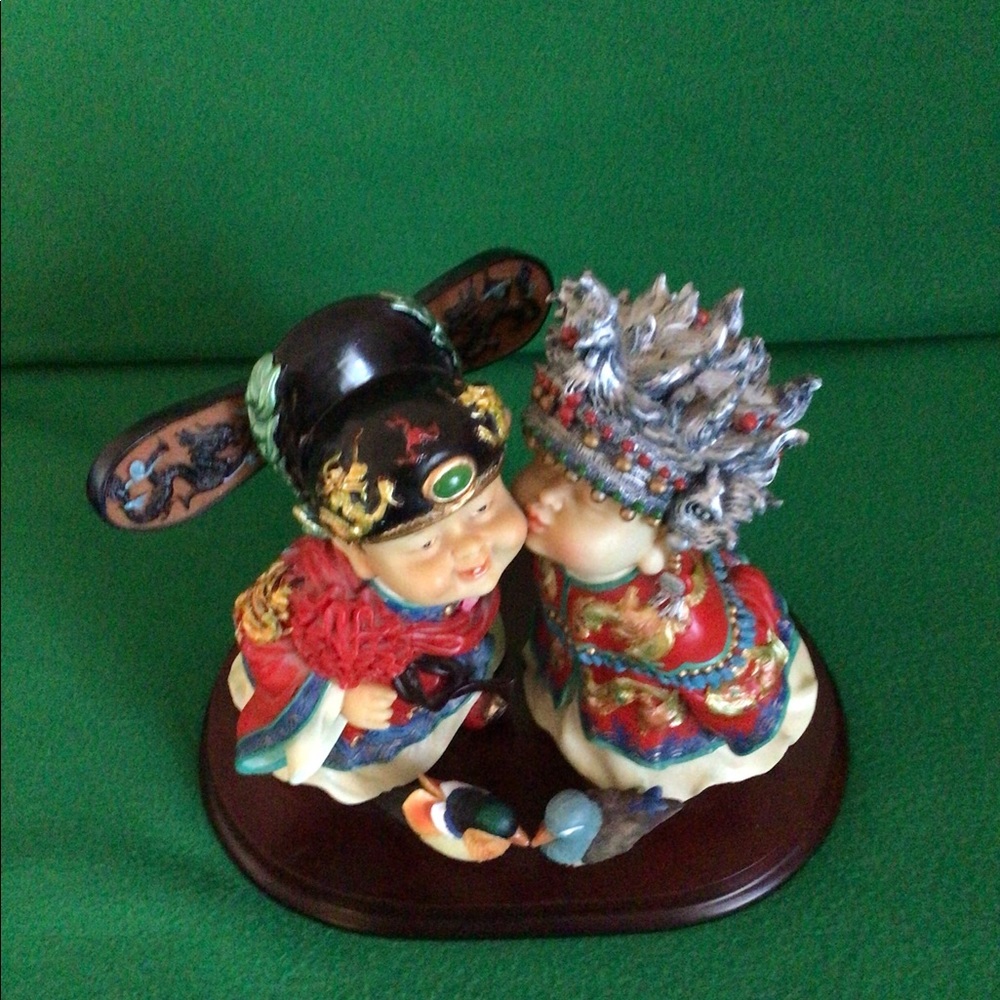 Happy Chinese Wedding Couple Statue